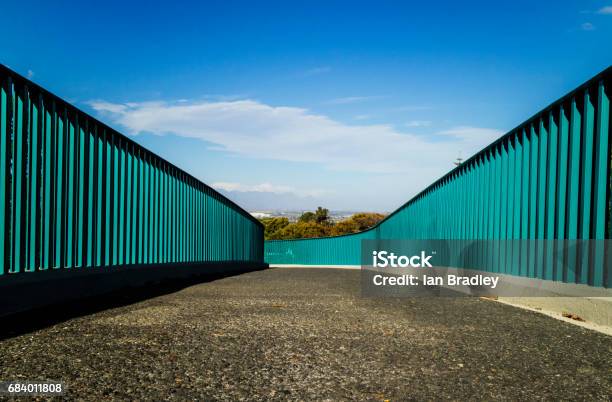 Photo libre de droit de Passerelle banque d'images et plus d'images libres de droit de Bleu canard - Bleu canard, République d'Afrique du Sud, Ciel