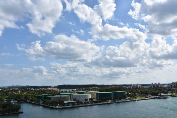 istock Oil tanks in a port in Miami 684060910
