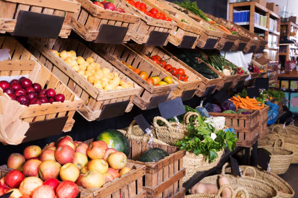 istock fruits and veggies market 684101286
