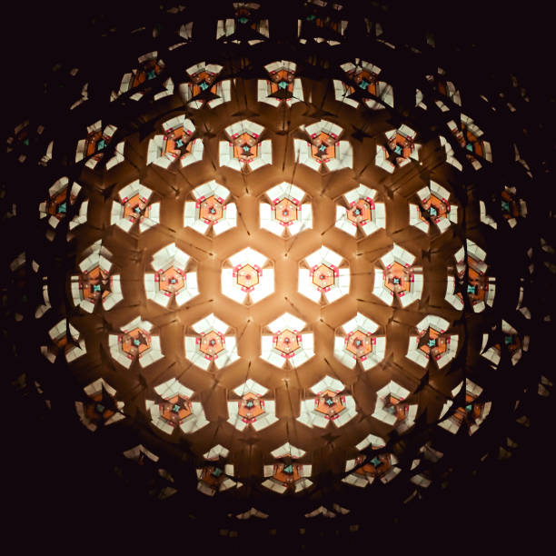 kaléidoscope - kaleidoscope stained glass psychedelic floral pattern photos et images de collection