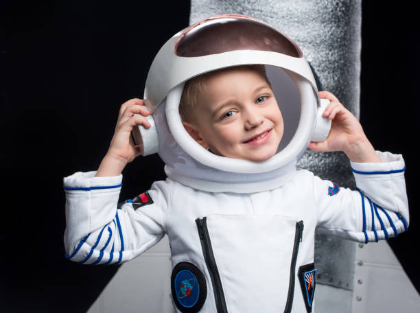 istock Boy in astronaut costume 684109208