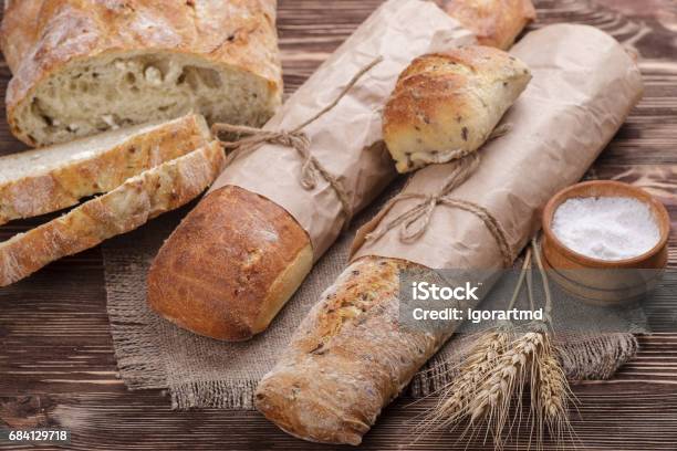 Fresh Homemade Bread Stockfoto en meer beelden van Bakkerij - Bakkerij, Biologisch, Brood