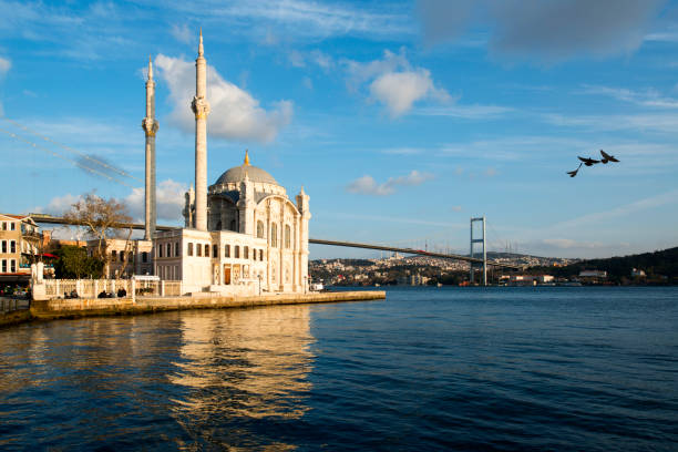 ortakoy 사원 및 배경 이스탄불, 터키에서 보스포러스 다리 - besiktas 뉴스 사진 이미지