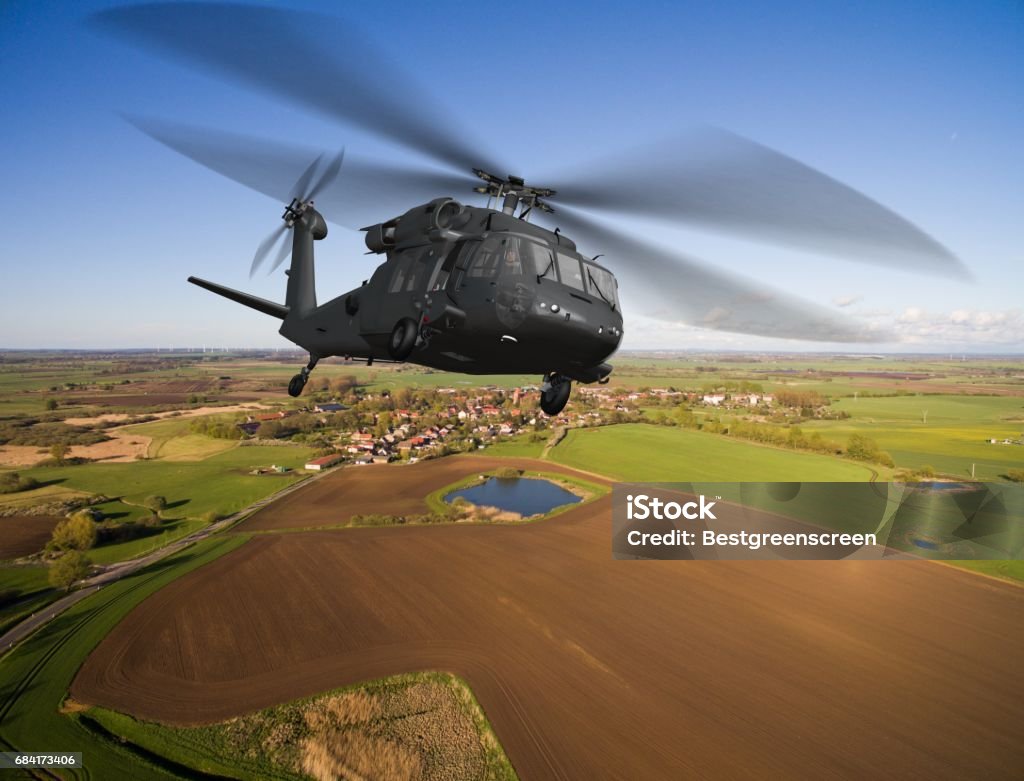 เฮลิคอปเตอร์ทหาร Black Hawk Uh-60 ในเที่ยวบิน - ภาพระยะใกล้ของมุมมองทางอากาศ - ไม่มีค่าลิขสิทธิ์ กองทัพ - อาชีพ ภาพสต็อก