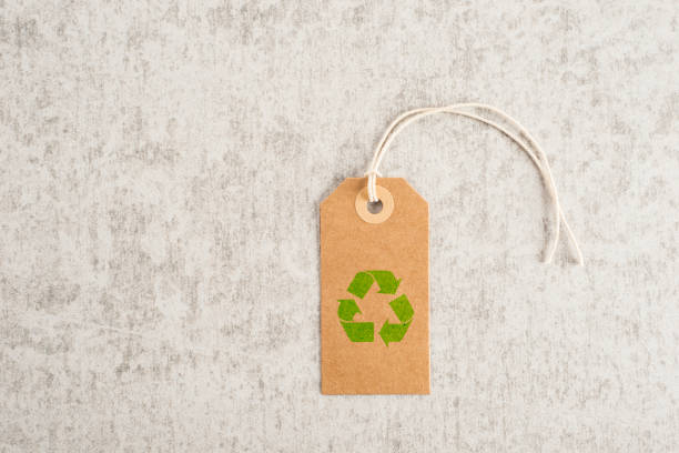 istock Recycle symbol on brown paper tag 684195106