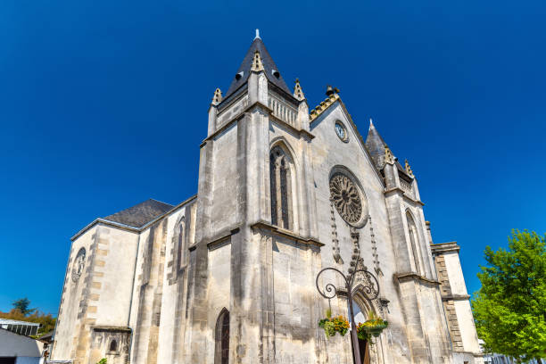 igreja de saint jacques em cognac, frança - saint spirit - fotografias e filmes do acervo