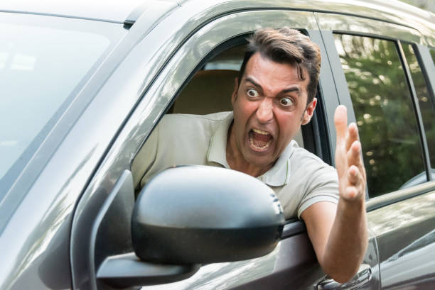 uomo maturo stressato alla guida della sua auto - driving car traffic men foto e immagini stock
