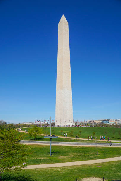 istock Sightseeing in Washington - The Monument - WASHINGTON DC - COLUMBIA - APRIL 7, 2017 684802936