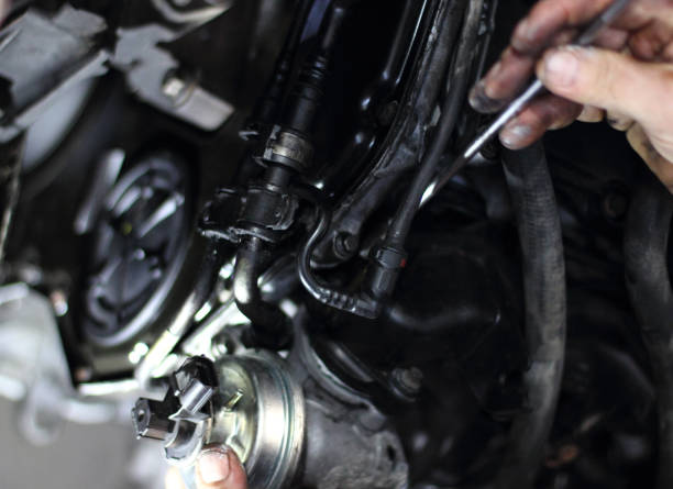 istock Repair cars 684807796