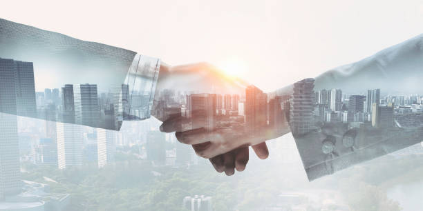 istock Business greeting or agreement 684990392