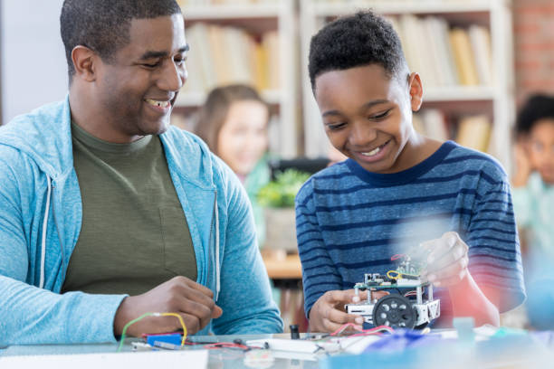 istock African American dad volunteers in son's technology class 685014364