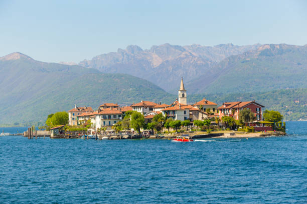 isla de pescadores del lago maggiore, stresa italia - islas borromeas fotografías e imágenes de stock