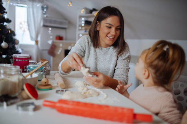 istock Baking Christmas cookies with my mom 685078304