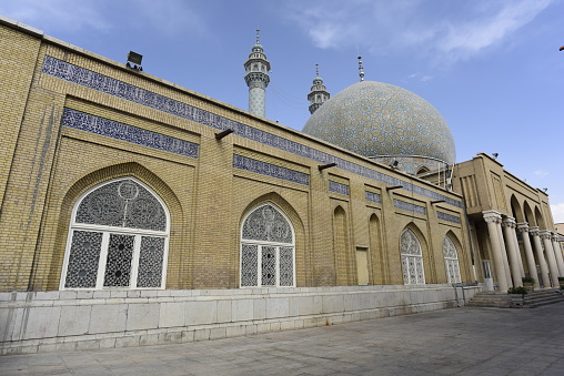 The shrine of Fatima Almasomh. It is the shrine to the Shiite sect and is located in the city of Qom. And contains a huge golden dome and a number of minarets aureus and the huge doors.
