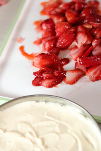 Place sliced strawberry on top of cheesecake. Making frozen strawberry cheesecake series.