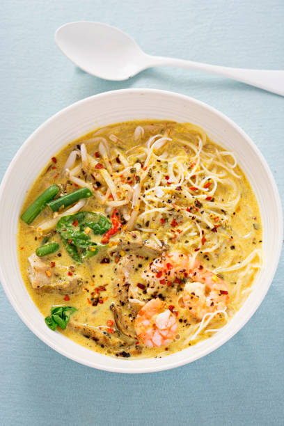 istock Grilled chicken & king prawn laksa 685217826