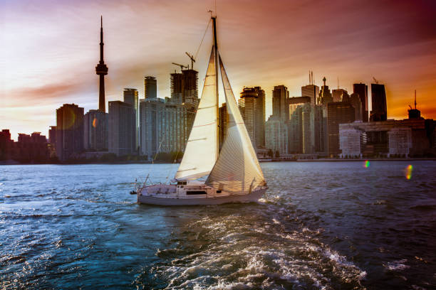 istock Sailboat in Toronto Harbour 685392114