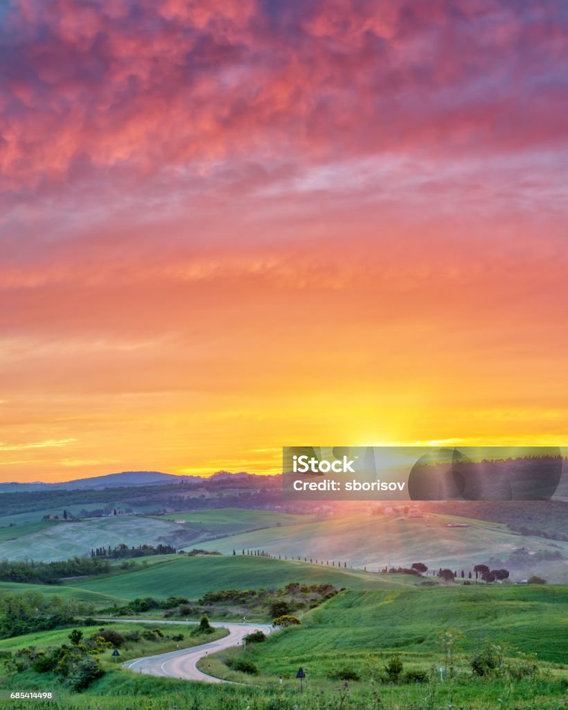 Colorida Toscana Sunrise - Foto de stock de Salida del sol libre de derechos