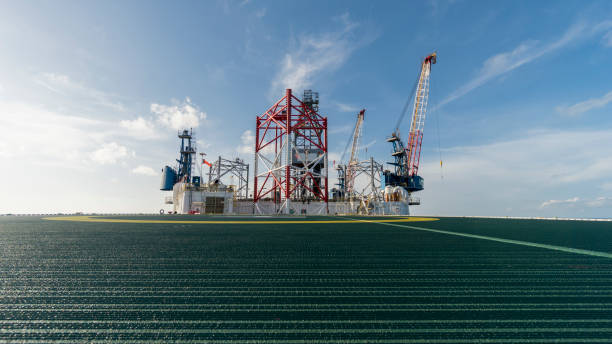 드릴링 삭구를 장비하다 연안 - oil rig sea remote oil industry 뉴스 사진 이미지