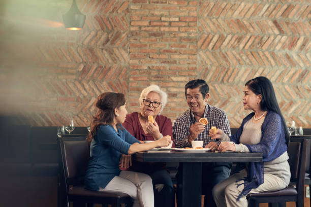 istock Senior friends in restaurant 685427624