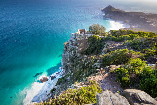 punto de observación en los acantilados del punto del cabo, sudáfrica - cape point fotografías e imágenes de stock