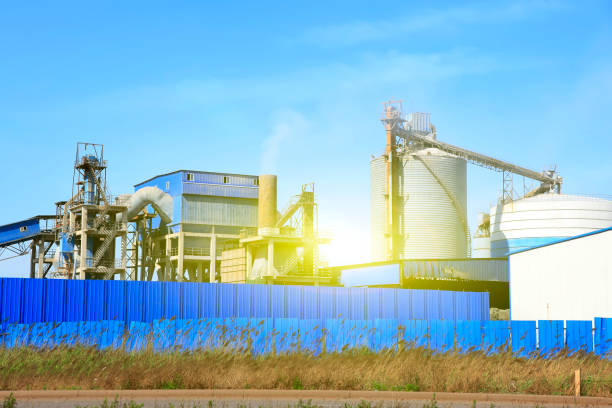 istock Chemical plant 685449544