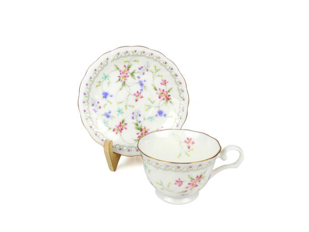 istock Chinese set of tea cups on white background 685467764