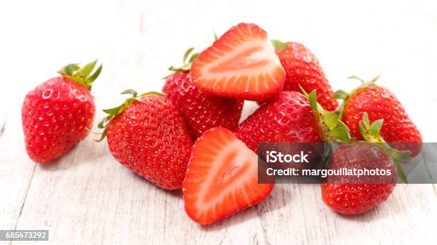 Strawberry - Fotografias de stock e mais imagens de Agricultura - Agricultura, Alimentação Saudável, Baga