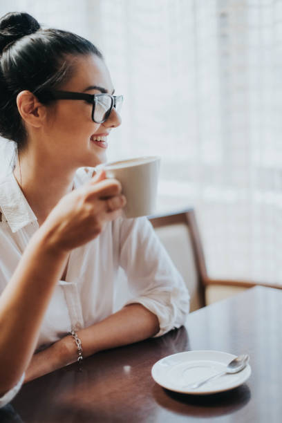 istock Business woman drink coffee 685499604