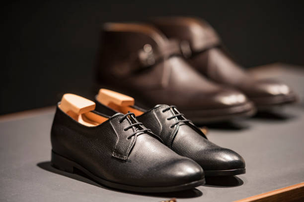 istock Men shoes in a luxury store in Paris. 685564914