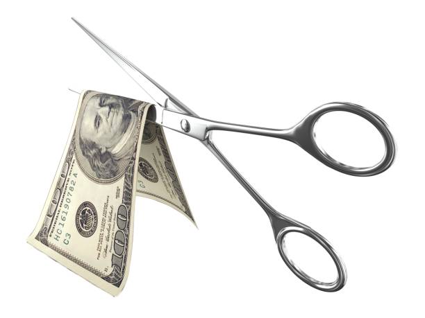 price tag cut scissors - cheap finance cutting downsizing imagens e fotografias de stock