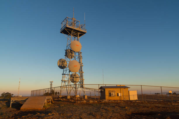 オーストラリアのドゥーキーにある少佐山のテレビ塔。 - high peaks audio ストックフォトと画像