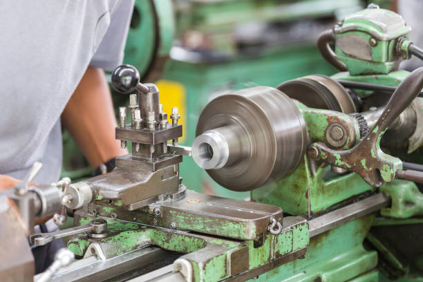 istock Operation of manual lathe machine. 685586474