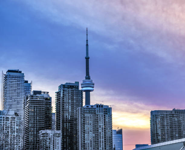 sunset downtown toronto city skyline - horizontal chrome clean corporate business imagens e fotografias de stock