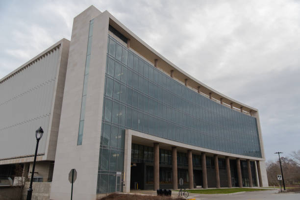 istock Glass building in Evanston 685631180