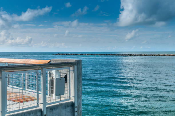 istock Relaxing by the sea 685669618