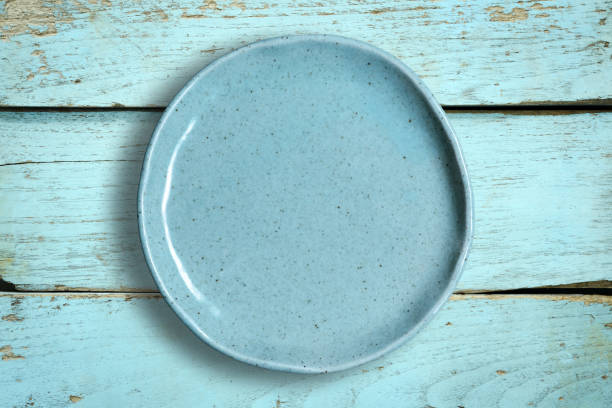 piatto bianco - plate blue dishware white foto e immagini stock