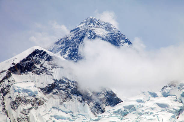 vista do topo do monte everest de kala patthar - kala pattar - fotografias e filmes do acervo