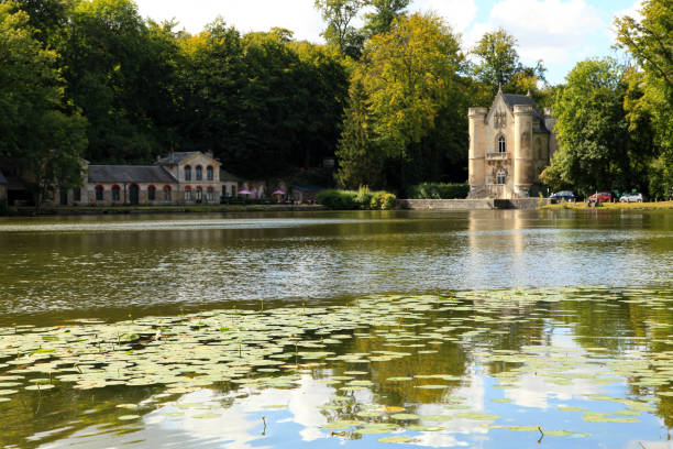 The Étangs de Commelles are located in the communes of Orry-la-Ville and Coye-la-Forêt in the south of the Oise department. Created in the thirteenth century in the valley of the Thève, it is one of the favorite places of the forest of Chantilly for those enjoying walking around the four ponds surrounded by the woods.