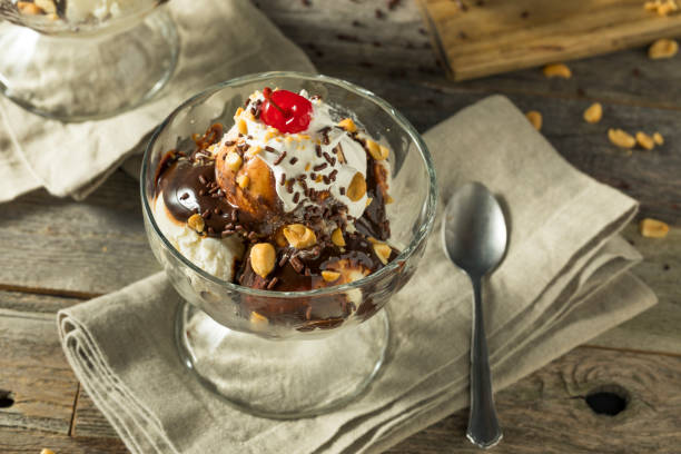 istock Sweet Homemade Ice Cream Sundae 685768578
