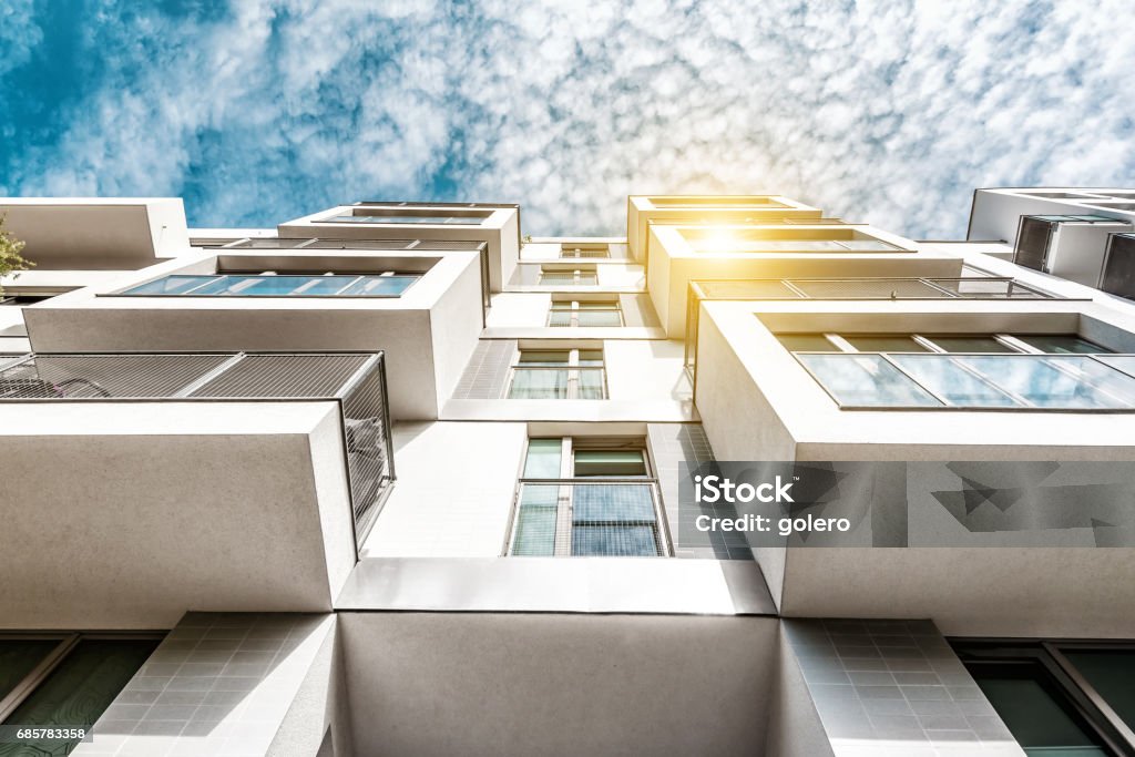 arquitectura residencial cúbico en Berlín con balcones - Foto de stock de Arquitectura libre de derechos