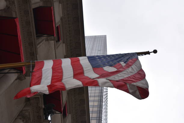 istock Building with US flags at the entrance 685785240