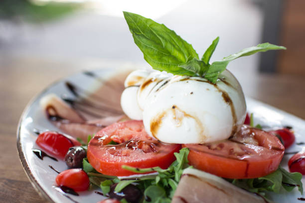 burrata caprese - salad food caprese salad gourmet foto e immagini stock