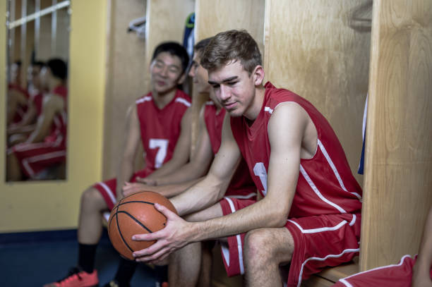 istock Boys high school basketball team: 685789400