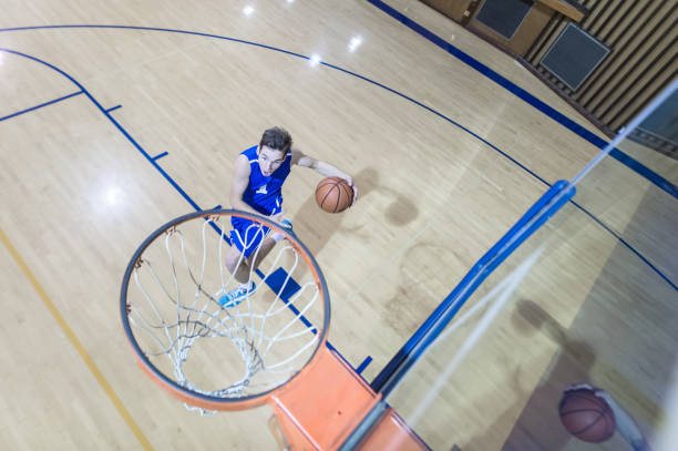istock Boys high school basketball team: 685789438