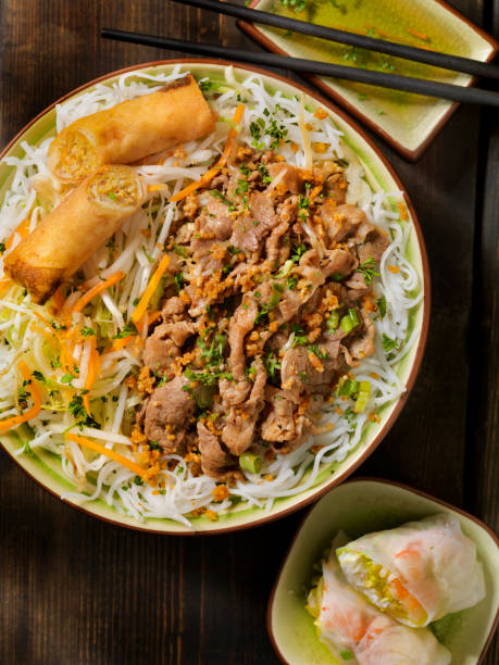 istock Vietnamese Lemon grass Beef Rice Noodle Bowl 685795460
