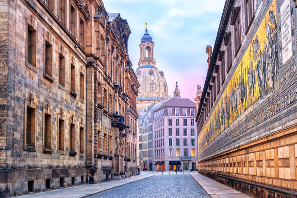 dresden, germany, mosaic wall and frauenkirche cathedral in background - dresden frauenkirche stok fotoğraflar ve resimler