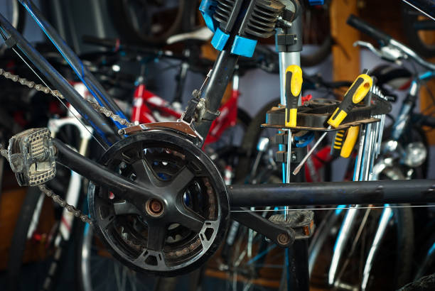 istock Master bike repairs in the workshop 4 685810606