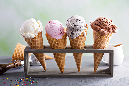 Variedad de conos de helado photo
