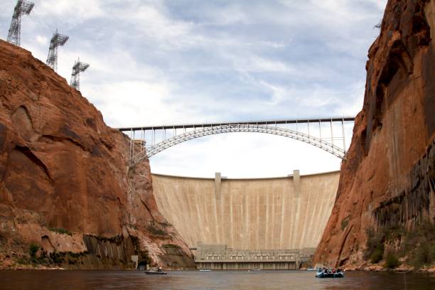istock Glen Canyon Dam On The Colorado River 685828028